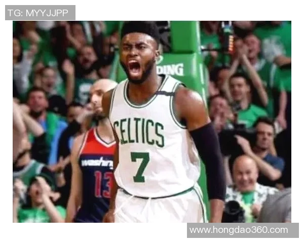 杰伦布朗激烈对抗中发际线粉蹭掉OG球衣现神秘黑色印记 杰伦布朗激烈对抗中发际线粉蹭掉OG球衣现神秘黑色印记